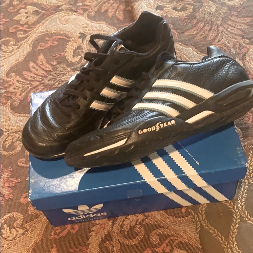 Women’s Adidas ADI racer plus “Goodyear” size 6
